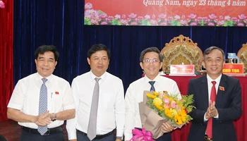 Lãnh đạo tỉnh Quảng Nam chúc mừng đồng chí Trần Nam Hưng giữ chức Phó Chủ tịch Ủy ban nhân dân tỉnh nhiệm kỳ 2021-2026.