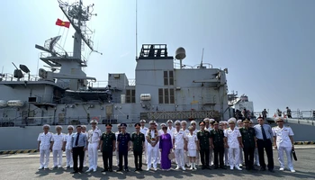 Lễ đón tàu được tổ chức trang trọng tại cầu cảng Tiên Sa, Đà Nẵng.