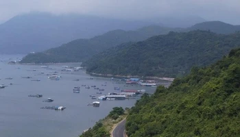 Một góc Vịnh Vũng Rô, danh thắng đẹp của Phú Yên, giáp với tỉnh Khánh Hòa.