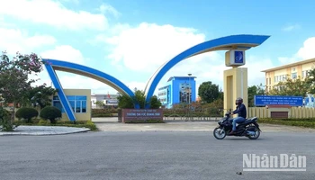 Trường đại học Quảng Bình, nơi có 136 giảng viên, nhân viên đang bị nợ tới 8 tháng lương.