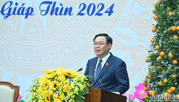 Chủ tịch Quốc hội Vương Đình Huệ phát biểu tại buổi làm việc. (Ảnh: DUY LINH)