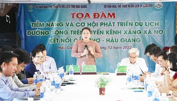 Quang cảnh buổi tọa đàm.