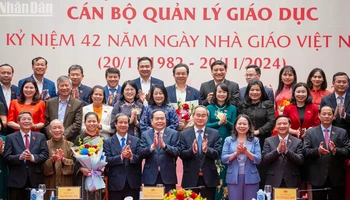 Chủ tịch Quốc hội Trần Thanh Mẫn với các đại biểu Quốc hội là nhà giáo, nguyên là nhà giáo và cán bộ quản lý giáo dục.