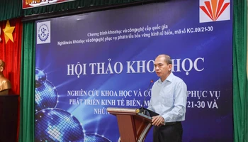 Phó Giáo sư, Tiến sĩ Trần Tuấn Anh, Phó Chủ tịch Viện Hàn lâm Khoa học và Công nghệ Việt Nam, Chủ nhiệm Chương trình phát biểu tại hội thảo.