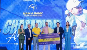 Vận động viên Ahmad Baig đến từ Pakistan lên ngôi vô địch của giải Nam A Bank Vietnam Masters 2024.