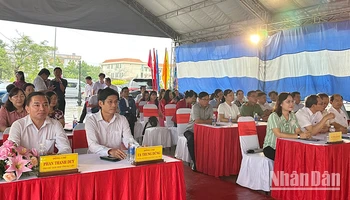 Các đồng chí lãnh đạo tỉnh Bạc Liêu dự lễ khởi công dự án Bảo tàng tổng hợp tỉnh. (Ảnh: Trọng Duy)