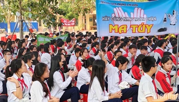 Cuộc thi "Trường học không ma túy" diễn ra sôi nổi với sự tham gia của nhiều học sinh Nam Định.