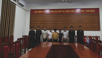 Các đối tượng bị bắt giữ tại cơ quan công an. 