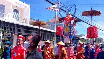 Nghi lễ rước Ông Tiêu được tổ chức trang nghiêm trong Lễ hội Làm Chay, tại Đình Tân Xuân, thị trấn Tầm Vu, huyện Châu Thành (Long An).