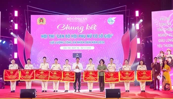 Trao giải A tặng 9 đơn vị.