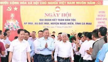 Tổng Bí thư Tô Lâm dự Ngày hội Đại đoàn kết toàn dân tộc tại ấp Mũi, xã Đất Mũi, huyện Ngọc Hiển, Cà Mau. Ảnh: Thống Nhất/TTXVN