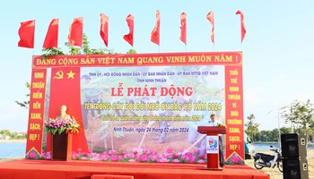Phó Chủ tịch UBND tỉnh Ninh Thuận Trịnh Minh Hoàng phát biểu kêu gọi cán bộ, nhân dân trong tỉnh tích cực hưởng ứng Lễ phát động.