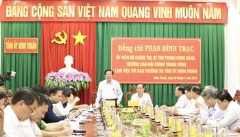 Đồng chí Phan Đình Trạc, Ủy viên Bộ Chính trị, Bí thư Trung ương Đảng, Trưởng Ban Nội chính Trung ương phát biểu tại buổi làm việc với tỉnh Ninh Thuận.