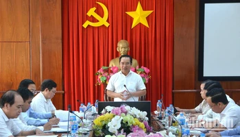 Bí thư Tỉnh ủy Long An Nguyễn Văn Được làm việc với các sở, ngành, huyện Bến Lức và nhà đầu tư các công trình trọng điểm.