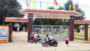 Trường Tiểu học Nguyễn Ngọc Bình, nơi có 15 học sinh nhập viện nghi do ngộ độc thực phẩm sau khi ăn sữa chua.