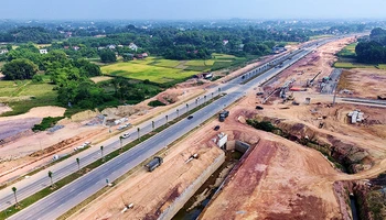Thi công hạ tầng Cụm công nghiệp Hạnh Phúc-Xuân Phương (huyện Phú Bình, tỉnh Thái Nguyên).