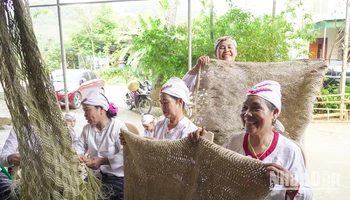 Võng gai của đồng bào Thổ ở Giai Xuân: Từ đồ dùng quen thuộc đến “thương hiệu” OCOP