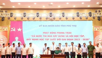 20 cơ quan, đơn vị, địa phương trong tỉnh ký cam kết thi đua thực hiện Quyết định của Thủ tướng Chính phủ về xây dựng xã hội học tập.