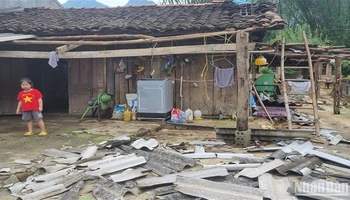 Tại huyện Hà Quảng, tỉnh Cao Bằng có 201 ngôi nhà bị lốc xoáy làm tốc mái.