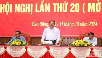 Đồng chí Trần Hồng Minh, Ủy viên Trung ương Đảng, Bí thư Tỉnh ủy Cao Bằng phát biểu ý kiến tại hội nghị.