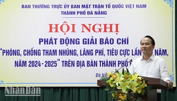 Phó Bí thư Thường trực Thành ủy Đà Nẵng Nguyễn Đình Vĩnh chỉ đạo tại hội nghị.