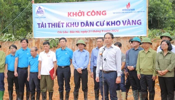 Phó Bí thư Tỉnh ủy, Chủ tịch UBND tỉnh Lào Cai Trịnh Xuân Trường phát biểu tại lễ khởi công.