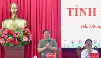 Thủ tướng Phạm Minh Chính chủ trì buổi làm việc với Ban Thường vụ Tỉnh ủy Đắk Lắk. (Ảnh: Thanh Giang)