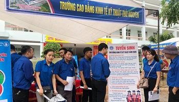 Hằng năm Trường Cao đẳng Kinh tế-Kỹ thuật Thái Nguyên tuyển học sinh đào tạo trình độ cao đẳng nhiều ngành kinh tế, kỹ thuật.