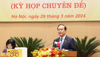 Chủ tịch Hội đồng nhân dân thành phố Hà Nội Nguyễn Ngọc Tuấn khai mạc kỳ họp thứ 15.