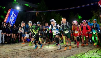 Các vận động viên trong nước và quốc tế chính thức chinh phục nội dung 100km tại giải LAAN Ultra Trail 2023.