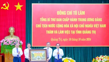 Tổng Bí thư, Chủ tịch nước Tô Lâm tặng quà cho tỉnh Quảng Trị ngày 16/10/2024