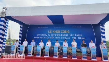 Lãnh đạo các bộ, ngành và địa phương phát lệnh khởi công dự Dự án đầu tư xây dựng đường Hồ Chí Minh đoạn Rạch Sỏi-Bến Nhất, Gò Quao-Vĩnh Thuận.