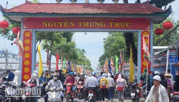 Lễ hội Đình thần Nguyễn Trung Trực, diễn ra từ ngày 28-30/9 (nhằm ngày 26-28/8 âm lịch), tại thành phố Rạch Giá, tỉnh Kiên Giang. 