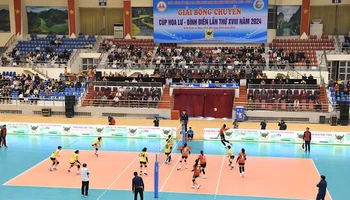 Giải Bóng chuyền Cúp Hoa Lư-Bình Điền lần thứ 18 tổ chức tại Nhà thi đấu thể dục thể thao tỉnh Ninh Bình. Ảnh: XUÂN TRƯỜNG