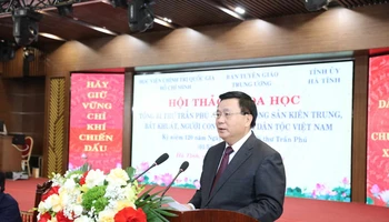 Đồng chí Nguyễn Xuân Thắng, Ủy viên Bộ Chính trị, Giám đốc Học viện Chính trị Quốc gia Hồ Chí Minh, Chủ tịch Hội đồng lý luận Trung ương phát biểu tại hội thảo.