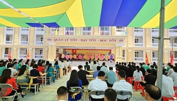 Lễ khai giảng năm học mới của thầy và trò Trường Trung học phổ thông Bình Liêu, Quảng Ninh.