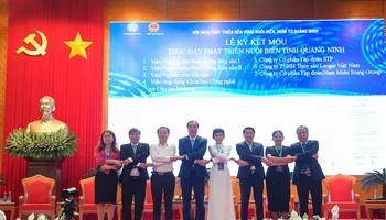 Ký kết biên bản ghi nhớ thúc đẩy nuôi biển của tỉnh Quảng Ninh giai đoạn 2024-2025 giữa tỉnh Quảng Ninh và 7 đơn vị.