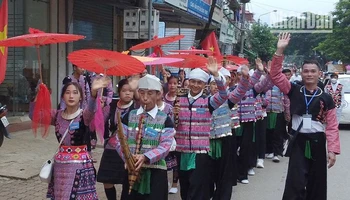 Lễ hội đường phố mang đậm bản sắc dân tộc được huyện Mộc Châu tổ chức vào dịp Quốc khánh 2/9.