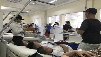 Bệnh viện Đa khoa tỉnh Khánh Hòa tiếp nhận một số học sinh nhập viện. (Ảnh: Báo Khánh Hòa) 