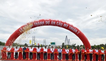 Cắt băng khánh thành dự án cầu Mỹ Thuận 2.