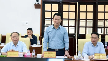 Ủy viên Trung ương Đảng, Bộ trưởng Tài nguyên và môi trường Đặng Quốc Khánh phát biểu kết luận tại buổi làm việc với tỉnh Đắk Nông về công tác quản lý Nhà nước trong lĩnh vực tài nguyên và môi trường.