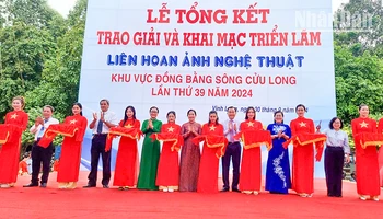 Lễ khai mạc Liên hoan ảnh nghệ thuật Đồng bằng sông Cửu Long sáng 30/9.