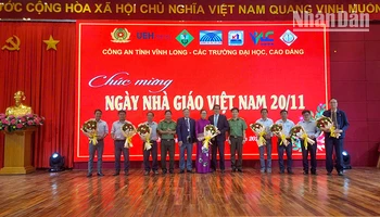 Ban tổ chức ghi nhận đóng góp của các đơn vị tổ chức.