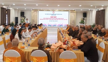  Tại buổi gặp mặt các chức sắc Phật giáo tiêu biểu thành phố Huế nhân dịp Đại lễ Vesak
