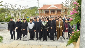 Các đại biểu tham dự buổi lễ. 