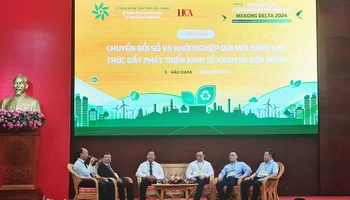 Các diễn giả trao đổi tại hội thảo.