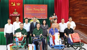 Đoàn công tác Văn phòng Trung ương Đảng đến thăm và trao quà của Tổng Bí thư Tô Lâm tặng Trung tâm Điều dưỡng thương binh Thuận Thành, (thị xã Thuận Thành, tỉnh Bắc Ninh).