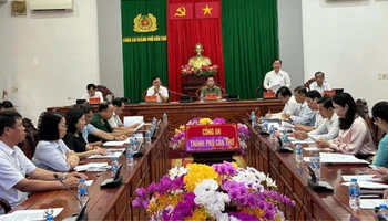 Đoàn đại biểu Quốc hội thành phố Cần Thơ tổ chức cuộc họp với các cơ quan liên quan của thành phố.