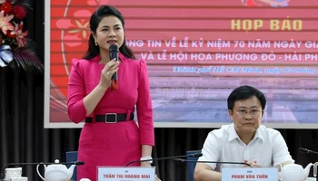 Bà Trần Thị Hoàng Mai, Giám đốc Sở Văn hóa, Thể thao và Du lịch thành phố Hải Phòng chia sẻ thông tin tại họp báo.