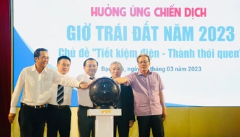 Lãnh đạo Tập đoàn Điện lực Việt Nam và tỉnh Bạc Liêu tại buổi lễ.